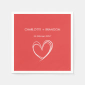 赤いハート図形の個人用設定のカップル名と日付 スタンダードカクテルナプキン (正面)