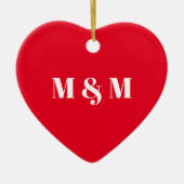 赤いハート対モダンタイポグラフィモノグラム セラミックオーナメント (正面)