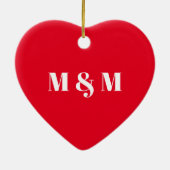 赤いハート対モダンタイポグラフィモノグラム セラミックオーナメント (裏面)
