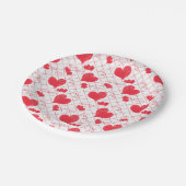 赤いハート、文字、"愛する"、赤と白。 ペーパープレート (アングル)