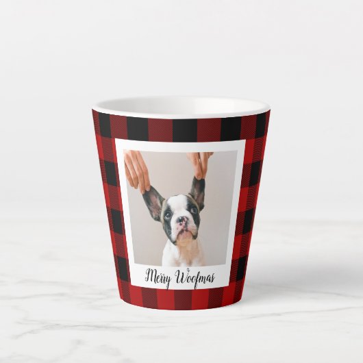 赤いバッファロープライド&メリーウォーフマスと犬の写真 カフェラテマグ (正面)
