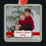 赤いバナーフォトオーナメント メタルオーナメント<br><div class="desc">赤いバナーでカスタマイズ可能なオーナメント。</div>