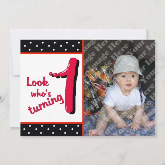 赤いバブル文字の最初の誕生祝い 招待状 (正面)