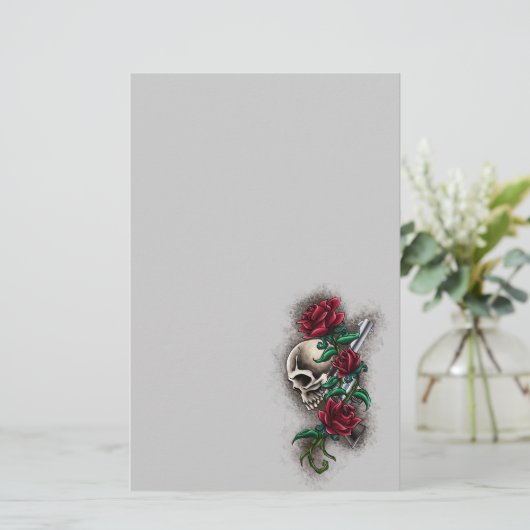 赤いバラおよびリボルバーピストルが付いている西部のスカル 便箋 (スタンド正面)