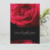 赤いバラおよび水低下の誕生日のパーティの招待状 招待状 (スタンド正面)