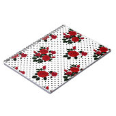 赤いバラが水玉模様の背景。 ノートブック (左側)