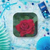 赤いバラが近く ペーパープレート (パーティー)