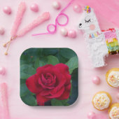 赤いバラが近く ペーパープレート (パーティー)