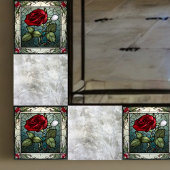 赤いバラとつる植物縁どのステンドグラスの外観 タイル