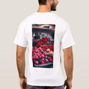 赤いバラとテディベアが満載のロマンチックな車のトランク Tシャツ