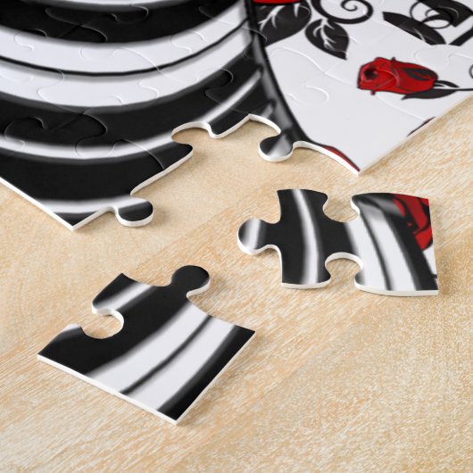 赤いバラとピアノの鍵、目を引く！ ジグソーパズル (側面)