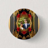 赤いバラと金色のフレーム、ゴシック様式のスタイル写真 缶バッジ (正面)