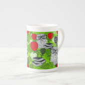 赤いバラにフクロウ ボーンチャイナマグカップ (正面右)