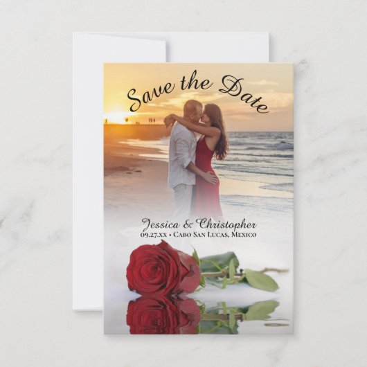 赤いバラのエレガントな結婚式の写真を反映 セーブザデート (正面)