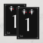 赤いバラのタキシードを着たゲイの新郎二人が並ぶウェディングテーブルのナンバー 招待状 (正面/裏面)