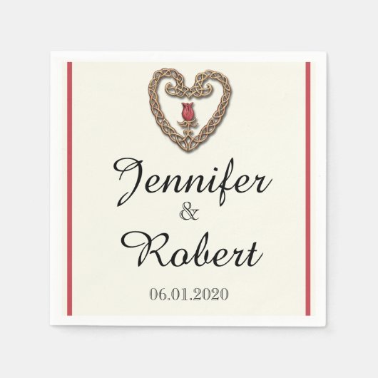 赤いバラのナプキンを持結婚つケルトのハート スタンダードカクテルナプキン (正面)