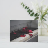 赤いバラのピアノ鍵 ポストカード (スタンド正面)