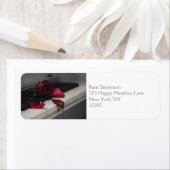 赤いバラのピアノ鍵 ラベル (インサイチュ)