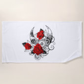 赤いバラのメカニカルクレセント ビーチタオル (正面)