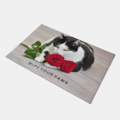 赤いバラの付いた可愛い猫 ドアマット (アングル)