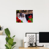 赤いバラの付いた猫 ポスター (ホームオフィス)