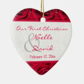 赤いバラの初めてのクリスマスの記念品のオーナメント セラミックオーナメント (右)