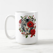 赤いバラの白い虎 – 野生動物はっきりしたのフローラ コーヒーマグカップ (左)
