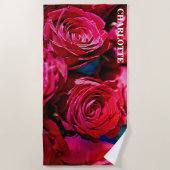 赤いバラの素敵な束 ビーチタオル (正面)