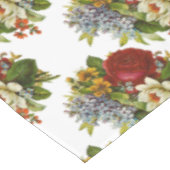 赤いバラの美しいロマンチックな夏の花束 テーブルクロス (アングル)