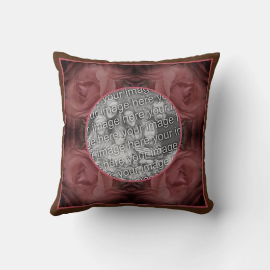 赤いバラの花の自然フレームあなたの写真を追加 クッション (裏面)