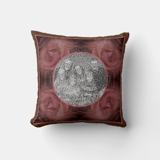 赤いバラの花の自然フレームあなたの写真を追加 クッション (正面)