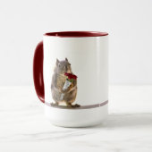 赤いバラの花束を握っているリス マグカップ (正面左)