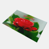 赤いバラの露に覆われた情熱へようこそ ドアマット (アングル)