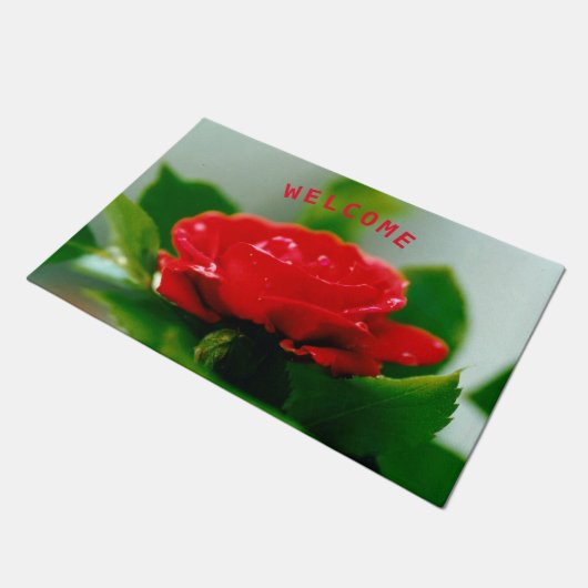 赤いバラの露に覆われた情熱へようこそ ドアマット (アングル)