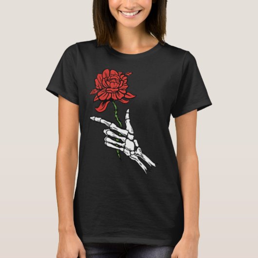 赤いバラを持ったスケルトンハンド Tシャツ (正面)