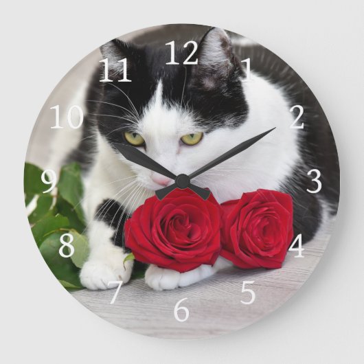 赤いバラを持つかわいい猫 ラージ壁時計 (正面)