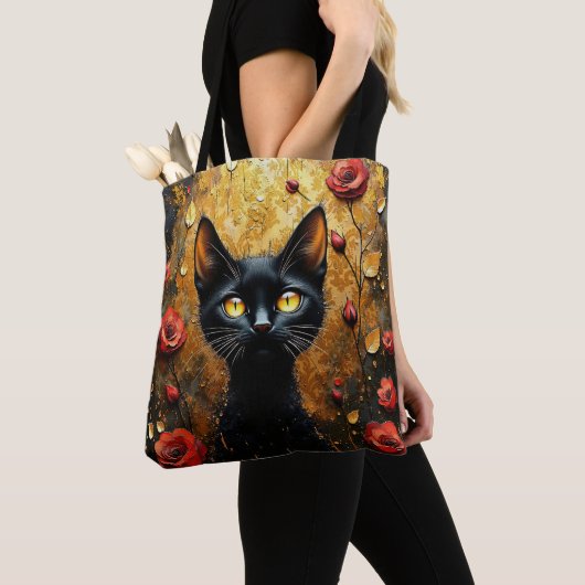 赤いバラを持つかわいい黒猫 トートバッグ (クローズアップ)