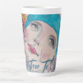 赤いバラを持つ女の子があなたに忠実になるラテマグ カフェラテマグ (正面)