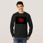 赤いバラ – 濃い情熱 Tシャツ (正面フル)