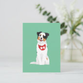 赤いバンダナを持つかわいいオーストラリアの羊飼いの子犬 ポストカード (スタンド正面)