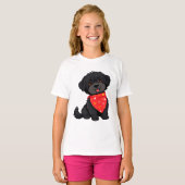 赤いバンダナを着けた愛らしい黒い子犬 Tシャツ (正面フル)