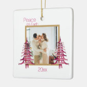 赤いパゴダのクリスマスツリー2 – 地球の平和 セラミックオーナメント (左)