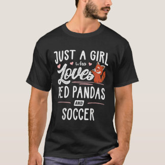 赤いパンダとサッカーが大好きな人 Tシャツ