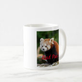 赤いパンダの愛らしい写真 コーヒーマグカップ (正面右)