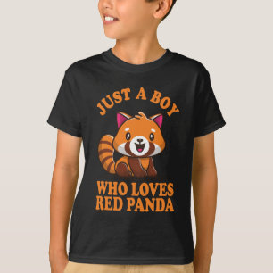 赤いパンダを愛する少年 Tシャツ