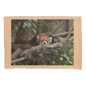 赤いパンダを見るとかわいいと思ってよく眠れる。 枕カバー (正面)