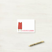 赤いパーソナライズされたツインポップ・アートのポピュシクル ポストイット (デスク上)