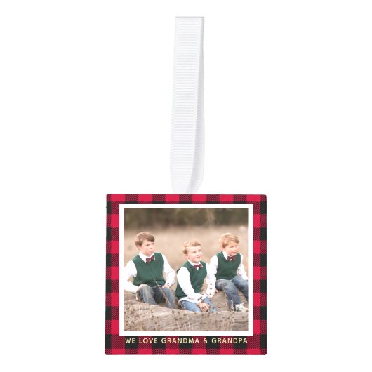 赤いパーソナライズされたバッファローのプレイドのクリスマスフォト キューブオーナメント (正面)