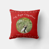 赤いパーソナライズされた我々の初めてのクリスマス枕 クッション (裏面)