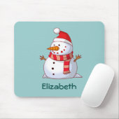 赤いパーソナライズされた服を着たかわいいクリスマス雪だるま マウスパッド (マウス)